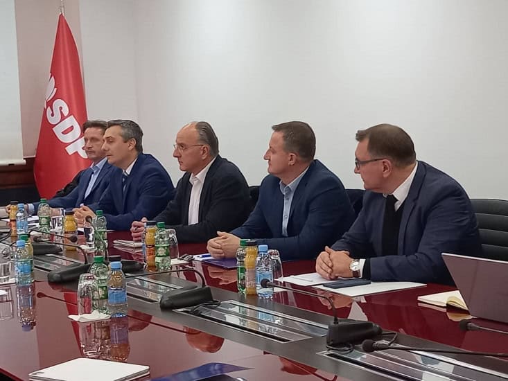 Osmorka sastanči u Sarajevu, gledaju, malo, što bi, kako bi, hoće li se raspasti ili će nastaviti biti u antisda koaliciji