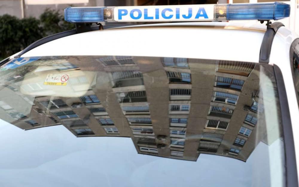 Stravična nesreća: Poginuo mladić, djevojčica (15) teško povrijeđena