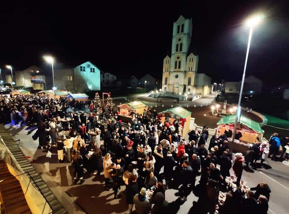FOTO: 7.Božićni sajam u Uskoplju nadmašio očekivanja organizatora