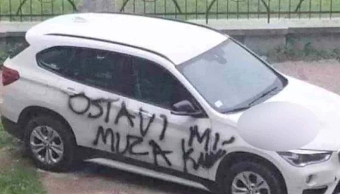 Kao u španjolskim serijama: Osvanula nezgodna poruka na automobilu žene, slučaj se istražuje