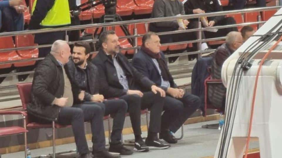 Konaković sinoć u Laktašima pratio meč ABA lige između Igokee i MZT-a pa izjavio: “Konflikt godišnje otjera jedan grad ljudi iz BiH, moramo smiriti tenzije”