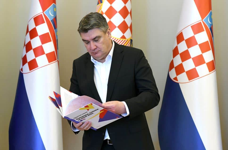 Milanović čestitao Božić Hrvatima diljem svijeta, posebno u BiH: “Hrvatima u svakom dijelu svijeta Božić nije samo praznik, nego je to radosno okupljanje obitelji…”