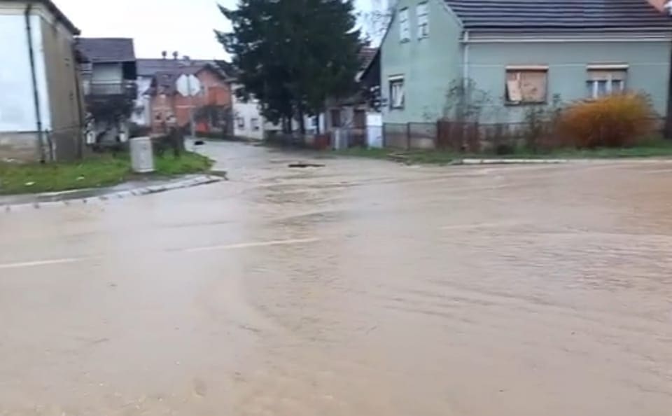 Poplave prijete Prijedoru, poplavljene kuće, bilo je i evakuiranja