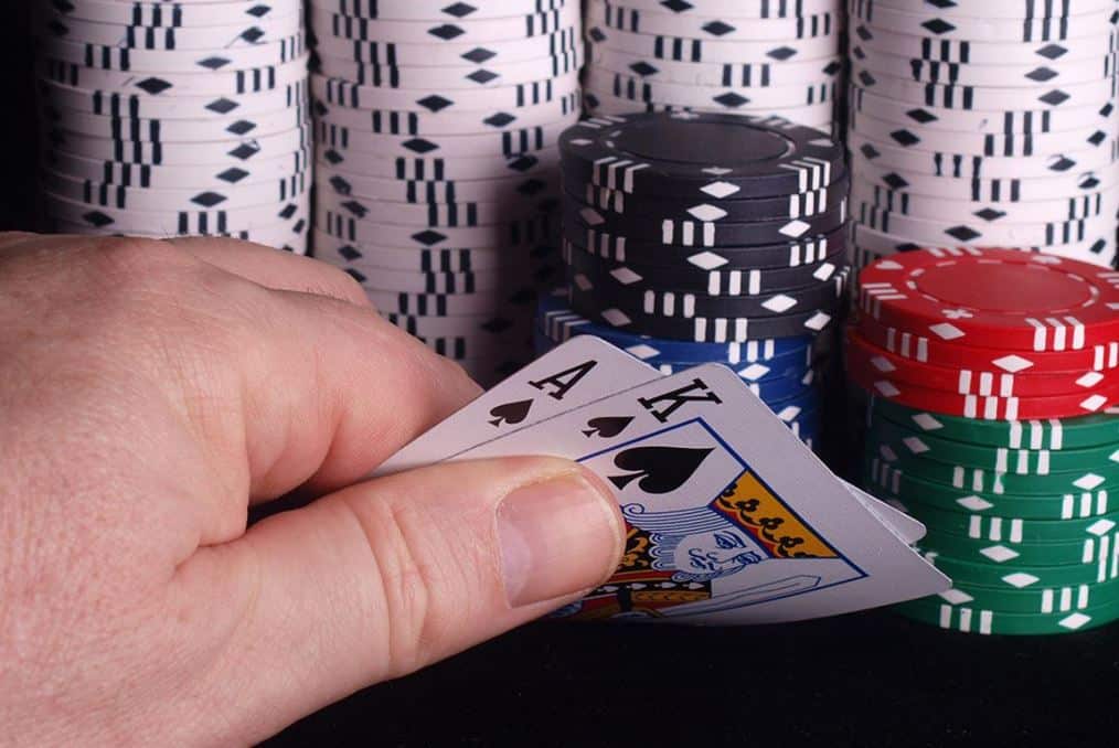 Pošast ovisnosti o kockanju, s epidemijom i ekonomskom krizom dobila nove oblike:Građani u BiH su prezaduženi, sve više igraju igre na sreću