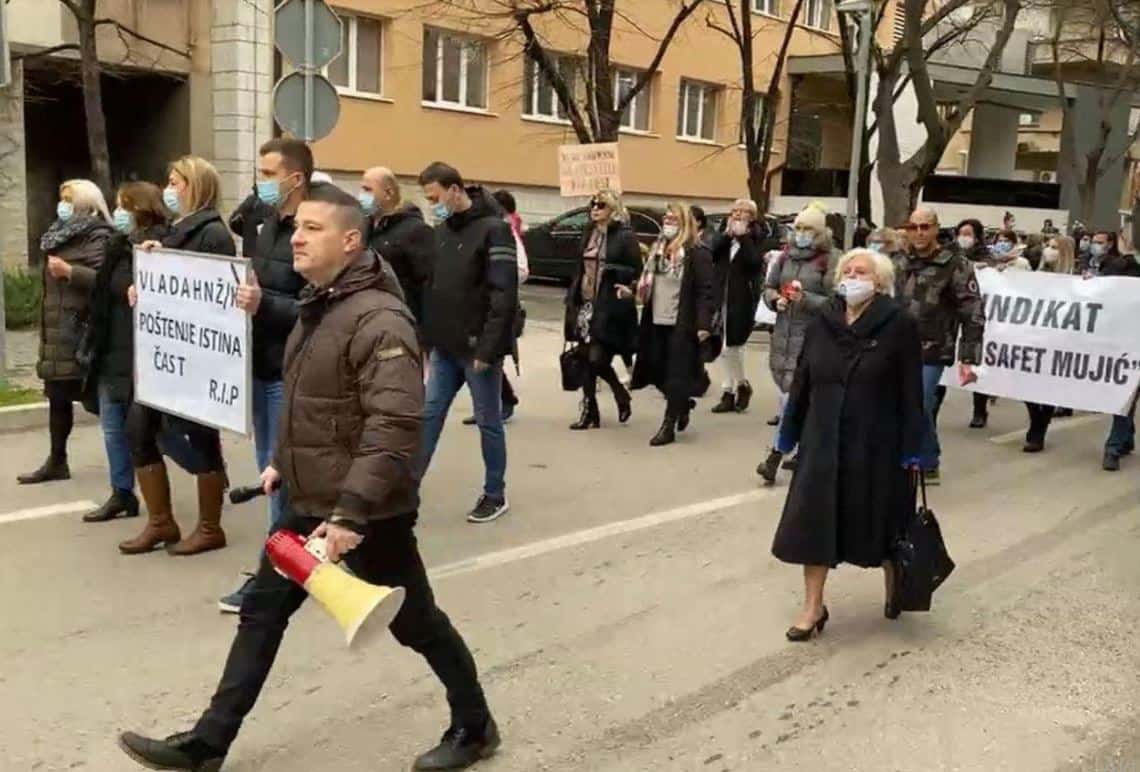 Tko koga laže: je li vrijeme za preispitivanje kompetentnosti rukovodstva sindikata zdravstvenih djelatnika u HNŽ