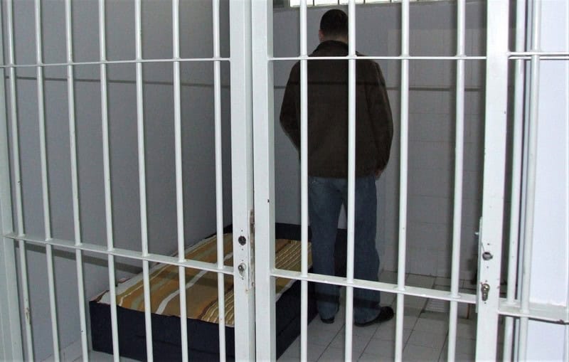 Dado (41) proglašen je krivim i osuđen jer je počinio bludne radnje prema mladiću (17) koji je bio na praksi u ugostiteljskom objektu