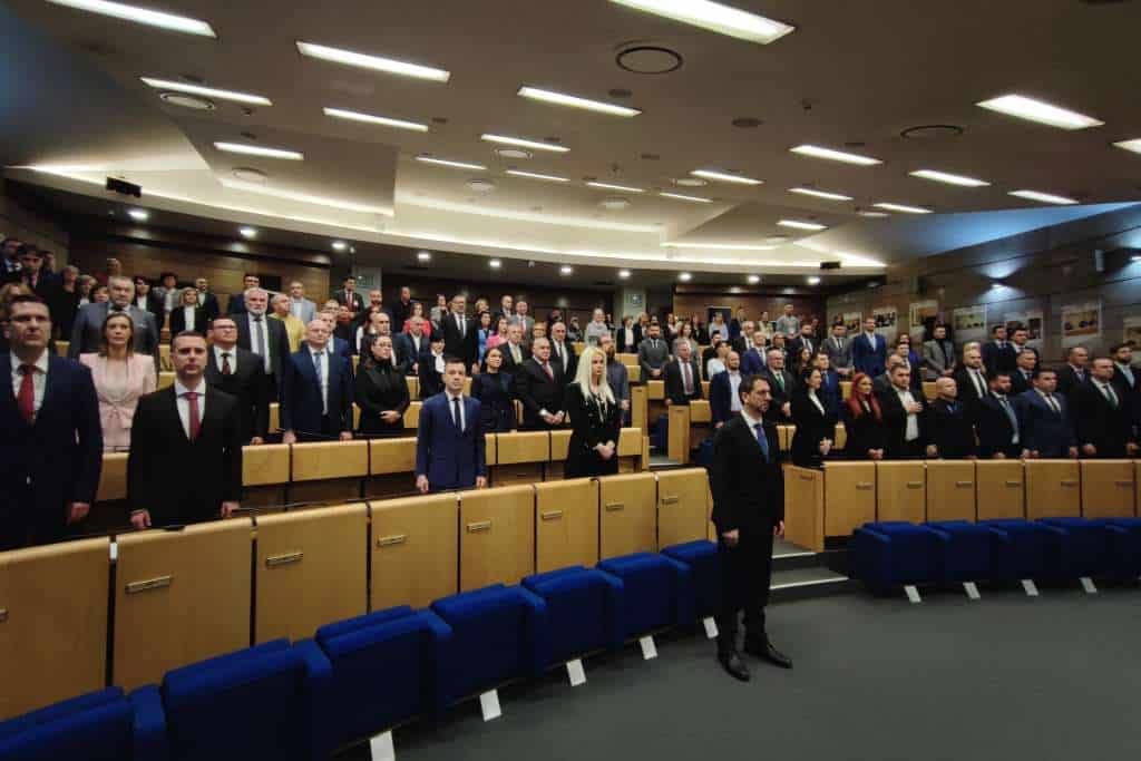 Izaslanici Doma naroda Parlamenta FBiH preuzeli uvjerenja o osvojenom mandatu, poznata imena kandidata za čelnike Doma