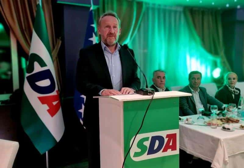 Izetbegović: S Čovićem sam pokvario osobni odnos jer nisam htio isporučiti Izborni zakon i zato su stranci protiv mene