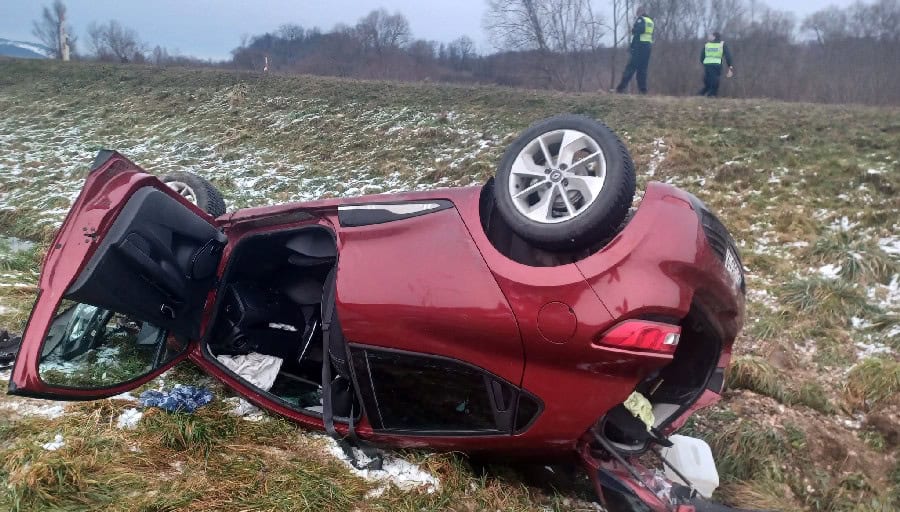 Izletjela s ceste: stradale 4 osobe, među njima i djeca od 9 i 13 godina