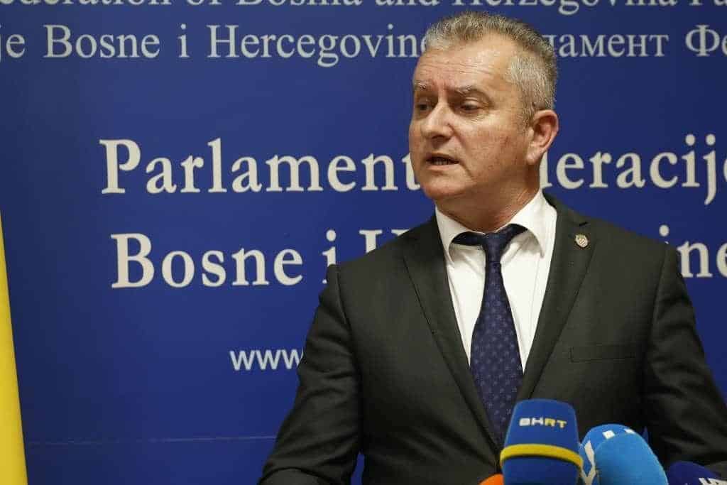 Karamatić brutalno direktno upitao Novalića: Smatrate li nas budalama ili ne poznajete procedure donošenja zakona?