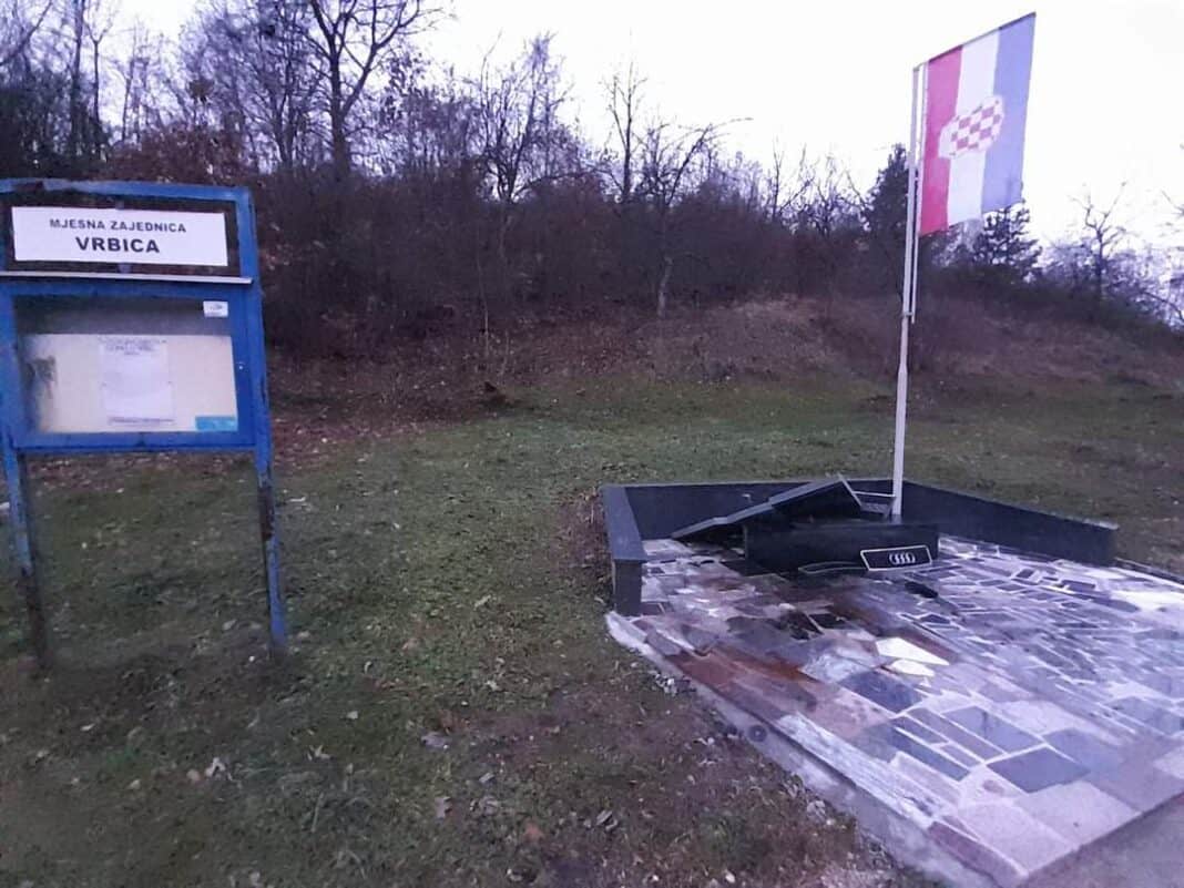 Kukavički! Pod okriljem noći oskvrnuli spomenik poginulim pripadnicima HVO-a