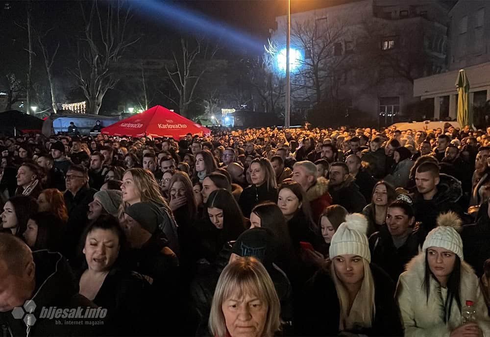 Legendarni Željko Bebek uveo Mostar u Novu godinu: Atmosfera je bila odlična, nije bilo intervencije policije ni bilo kakvog incidenta