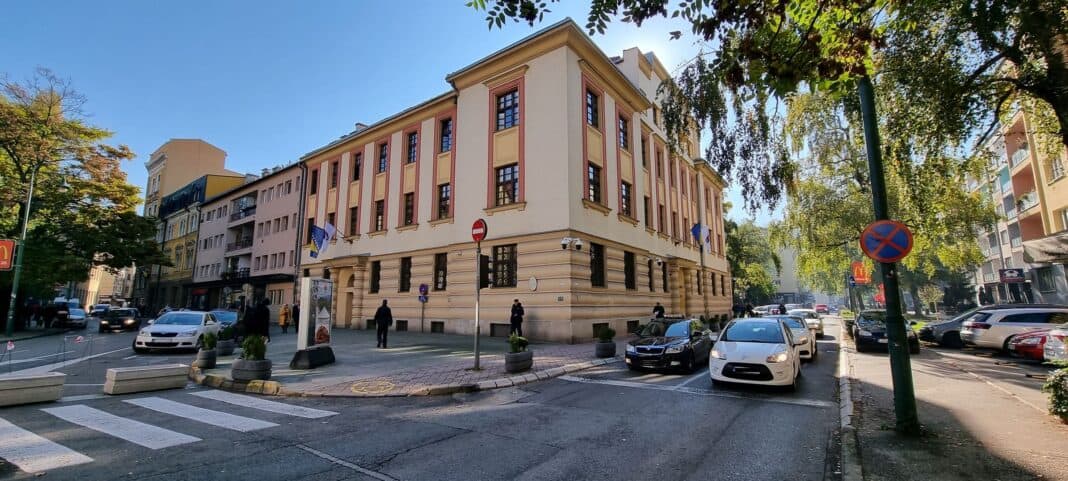 Nezakonito izvlačili novac za sebe i tvrtke, lažno prikazujući angažman studenata