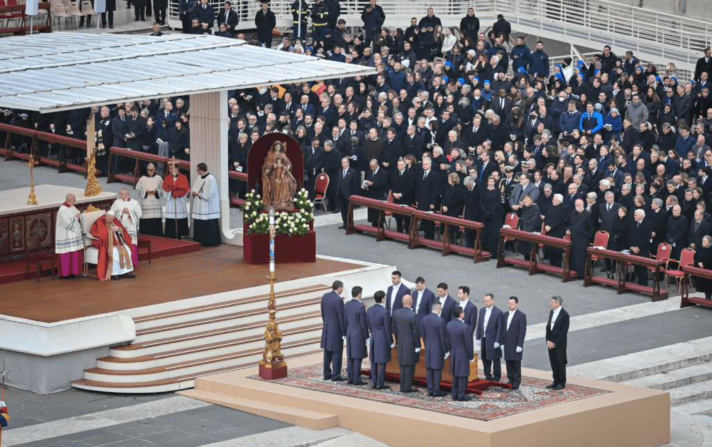 Papa Franjo predvodio misu za Benedikta XVI.:  “Benedikte, vjerni prijatelju Isusa, neka tvoja radost bude potpuna kad čuješ njegov glas, sada i uvijeke!”