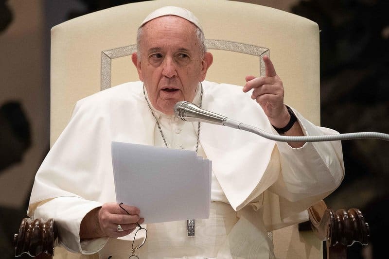 Papa Franjo rekao kako homoseksualnost nije zločin te priznao da katolički biskupi u nekim dijelovima svijeta podržavaju zakone koji kriminaliziraju homoseksualnost