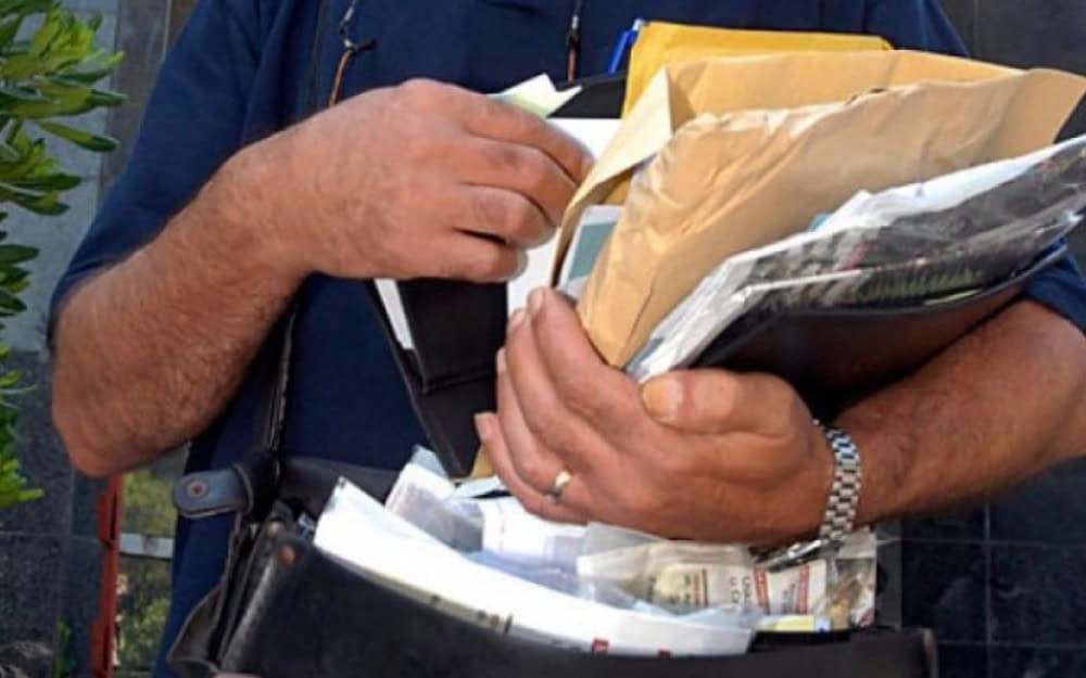 Poštar Ante na bolovanju igrao nogomet i postavljao knauf pa dobio otkaz. Žalio se na sudu