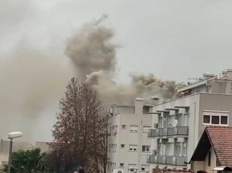 Požar na zgradi u Grudama