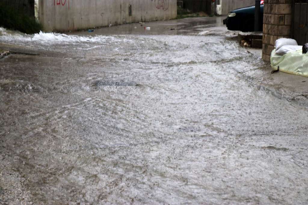 U Srbiji zbog poplava evakuirano 106 osoba, još se traga za osobom koja je upala u Trnavsku rijeku