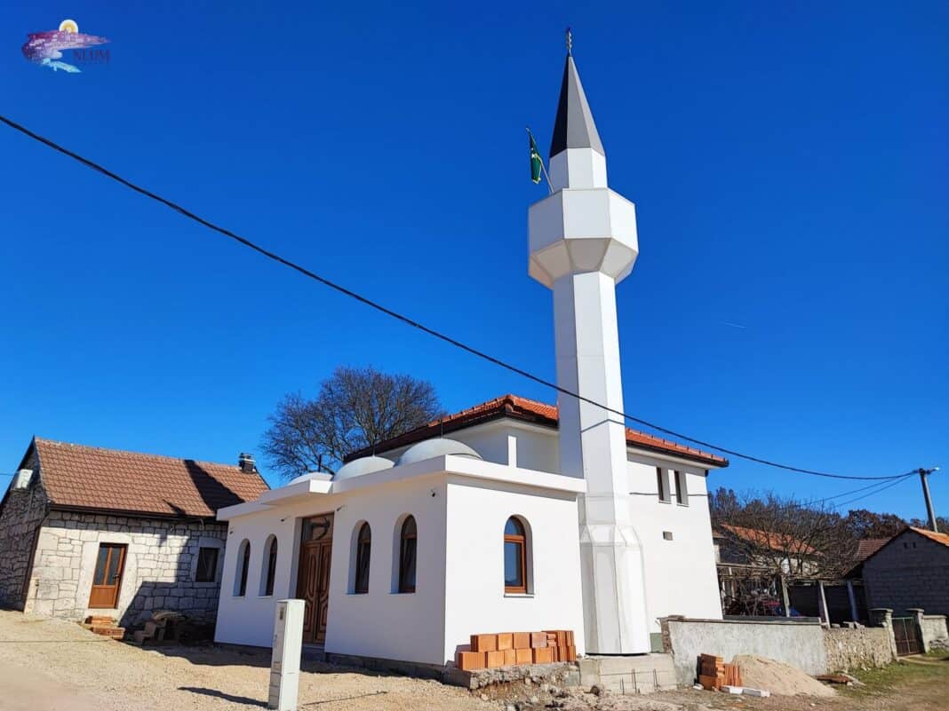 Neum: Zapečaćen bespravno sagrađen vjerski objekt u Rabranima na kojem je postavljena munara