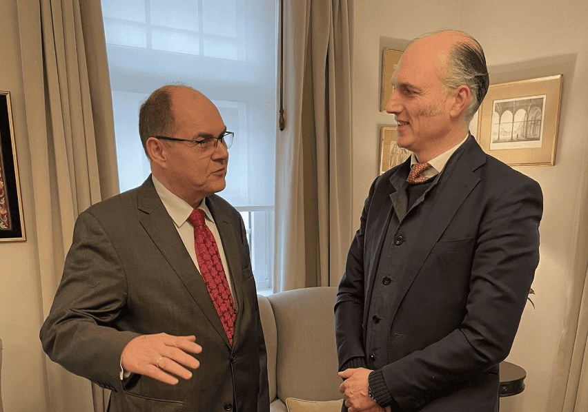 Pljuska radikalnim bošnjačkim unitaristima: Službeni London snažno podržava Schmidta