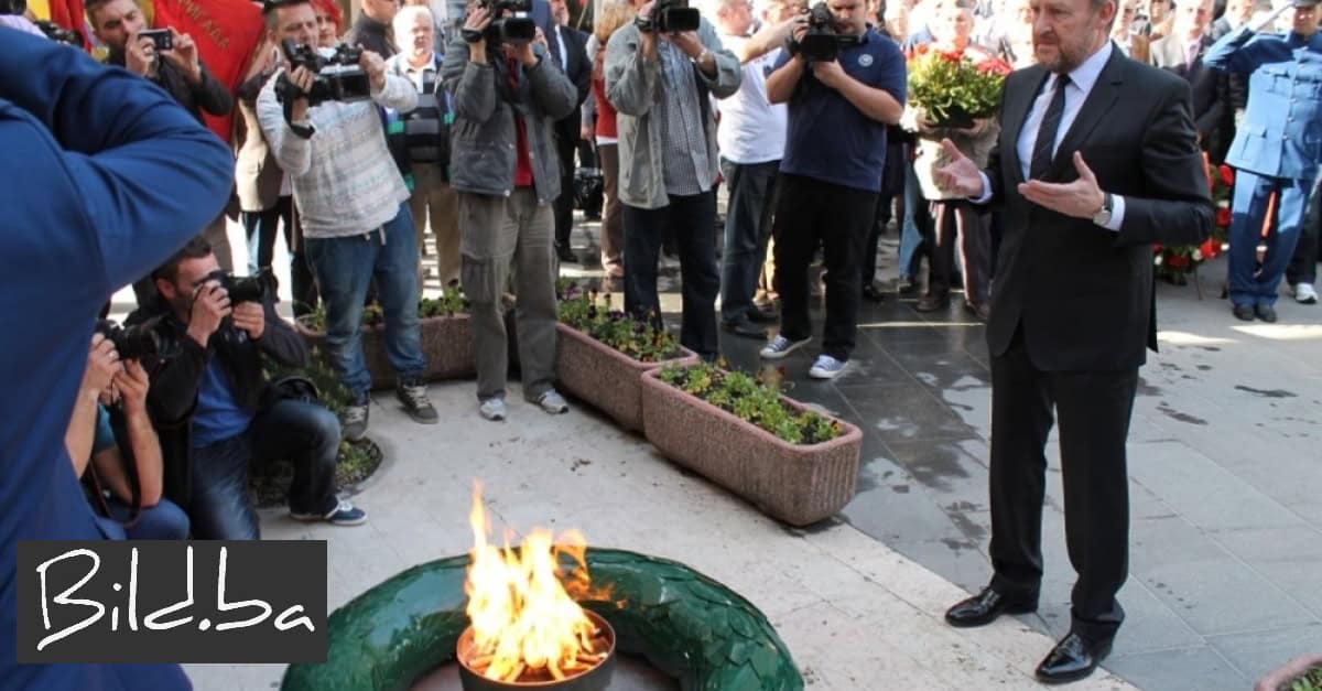 Danas se sastaju najvažniji ljudi Bakirove SDA, u 14 se obraćaju javnosti