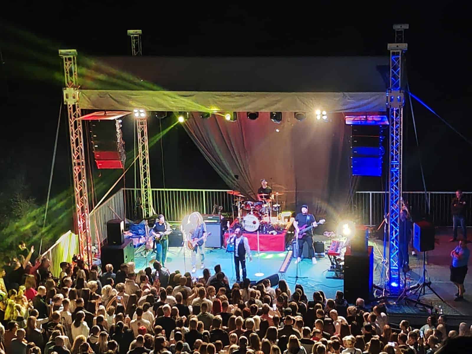 Bebek trijumfirao na koncertu u Jajcu: „Ovo je najljepše mjesto na svijetu!“