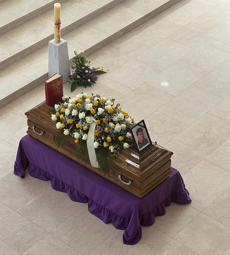 Uz sudjelovanje više od 100 svećenika i uz mnoštvo vjernika: U Jajcu sahranjen fra Stipo Karajica