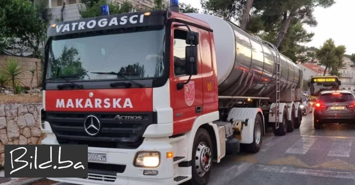 Kod Makarske se dogodio požar, izgorio kombi, kiosk i fasada