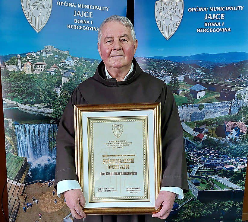 Jajački ratni gvardijan i veliki humanitarac proglašen počasnim građaninom kraljevskog grada Jajca
