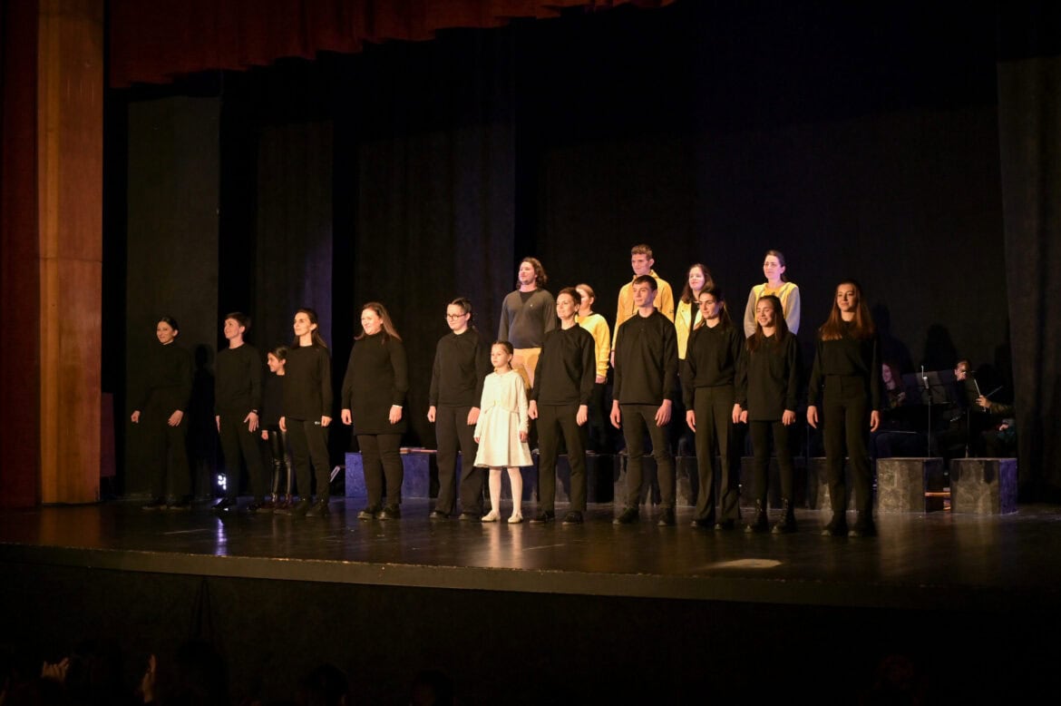 Osvrt na predstavu Jajačkog amaterskog kazališta, „Molim, ne zaklanjajte mi sunce!“