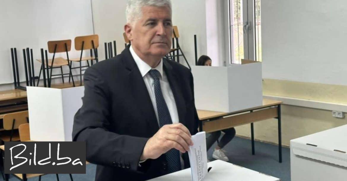 U Mostaru su otvorena biračka mjesta za izbore u Hrvatskoj: Čović nije skrivao kome je dao svoj glas