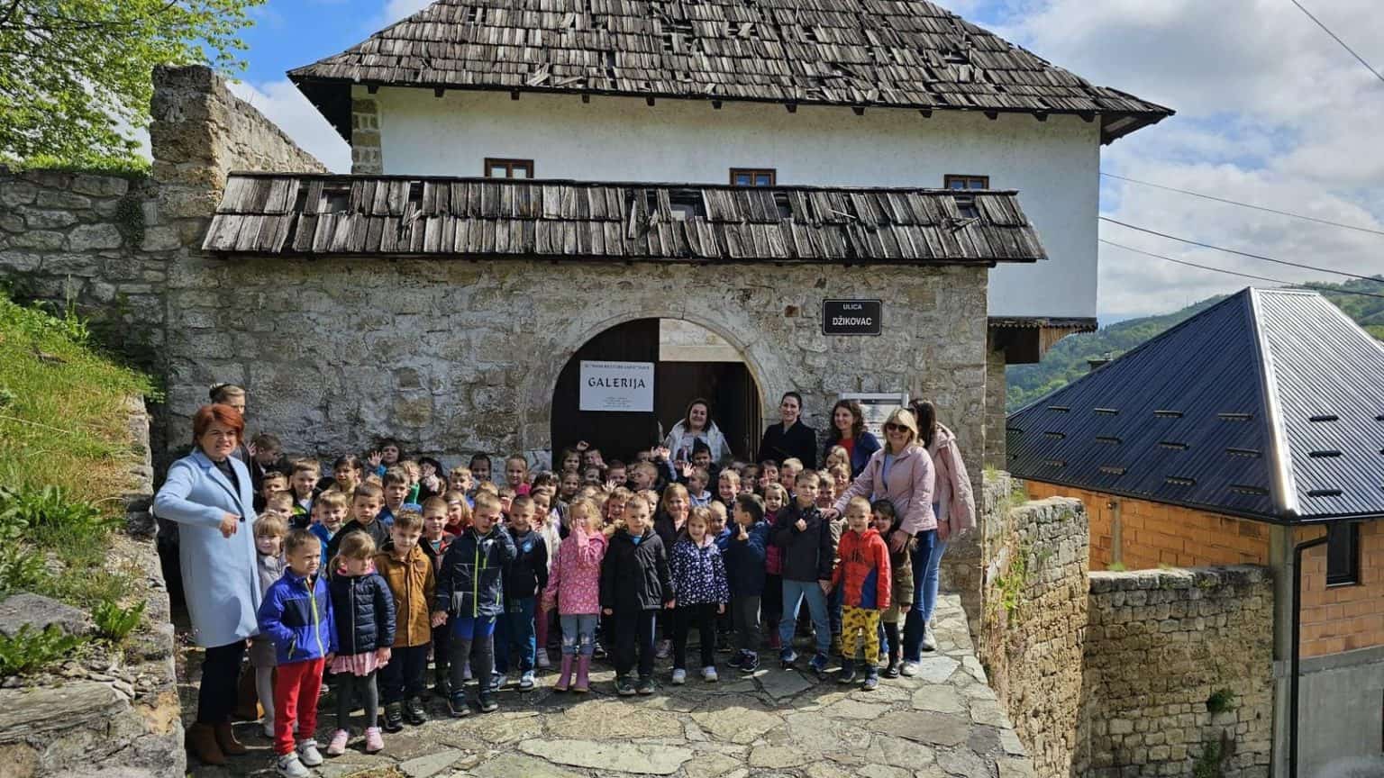 Izložba “U susret proljeću” djece vrtića Bare izložena u gradskoj galeriji