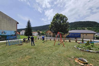 Izgrađeno dječje igralište u Dobretićima