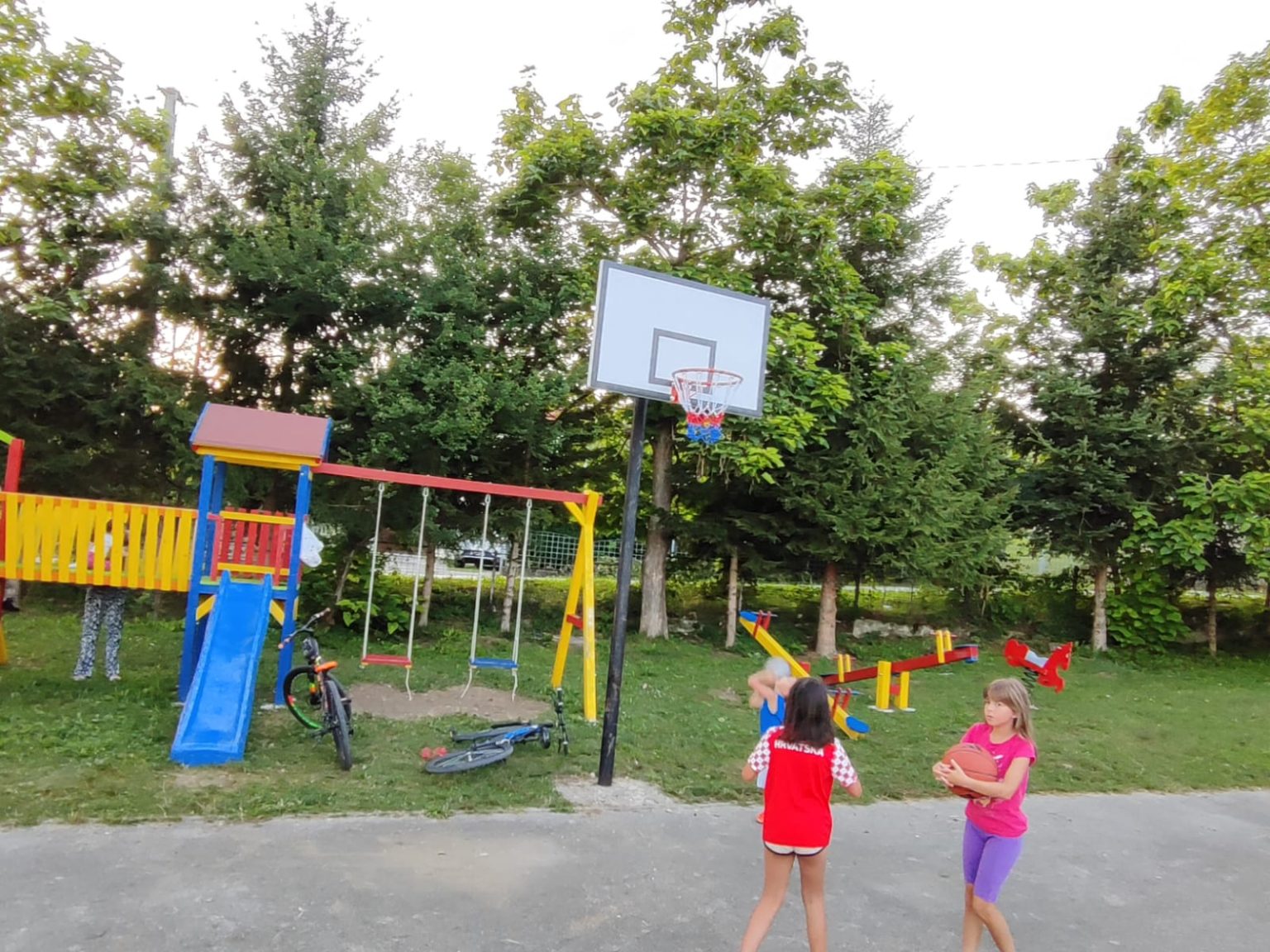 Dovršena sanacija i uređenje igrališta na Carevom Polju