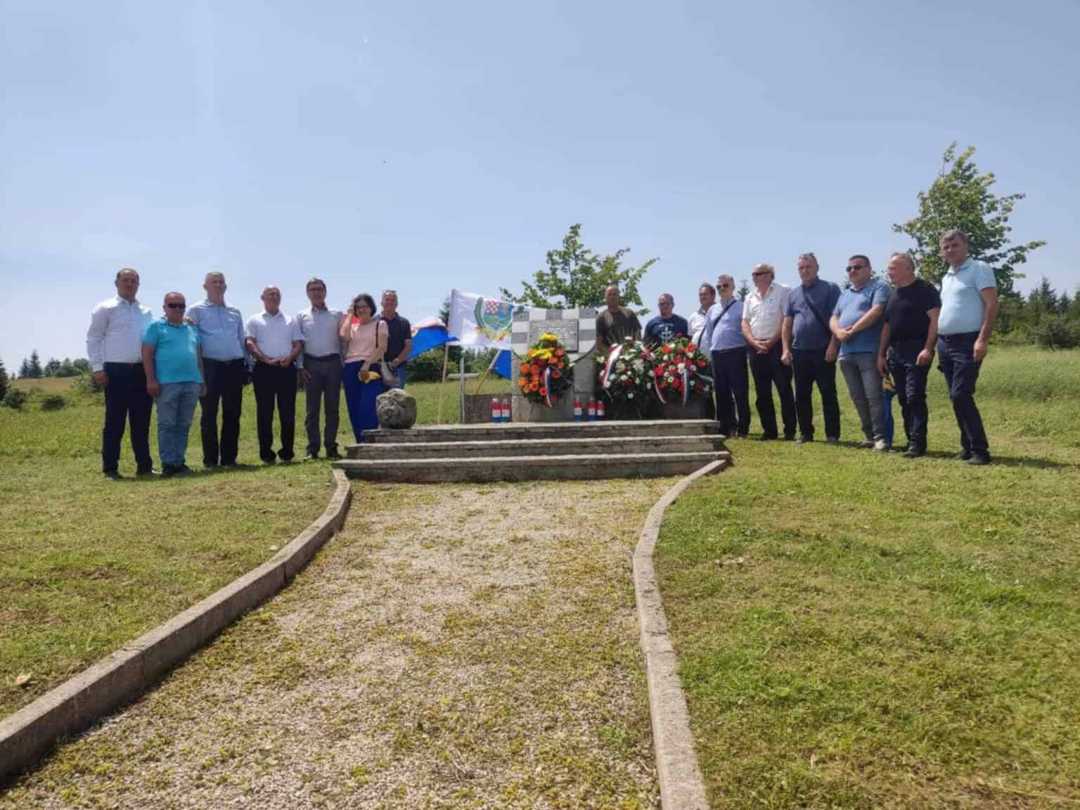 Obilježena 32. obljetnica stradanja hrvatskih branitelja u Vukovićima