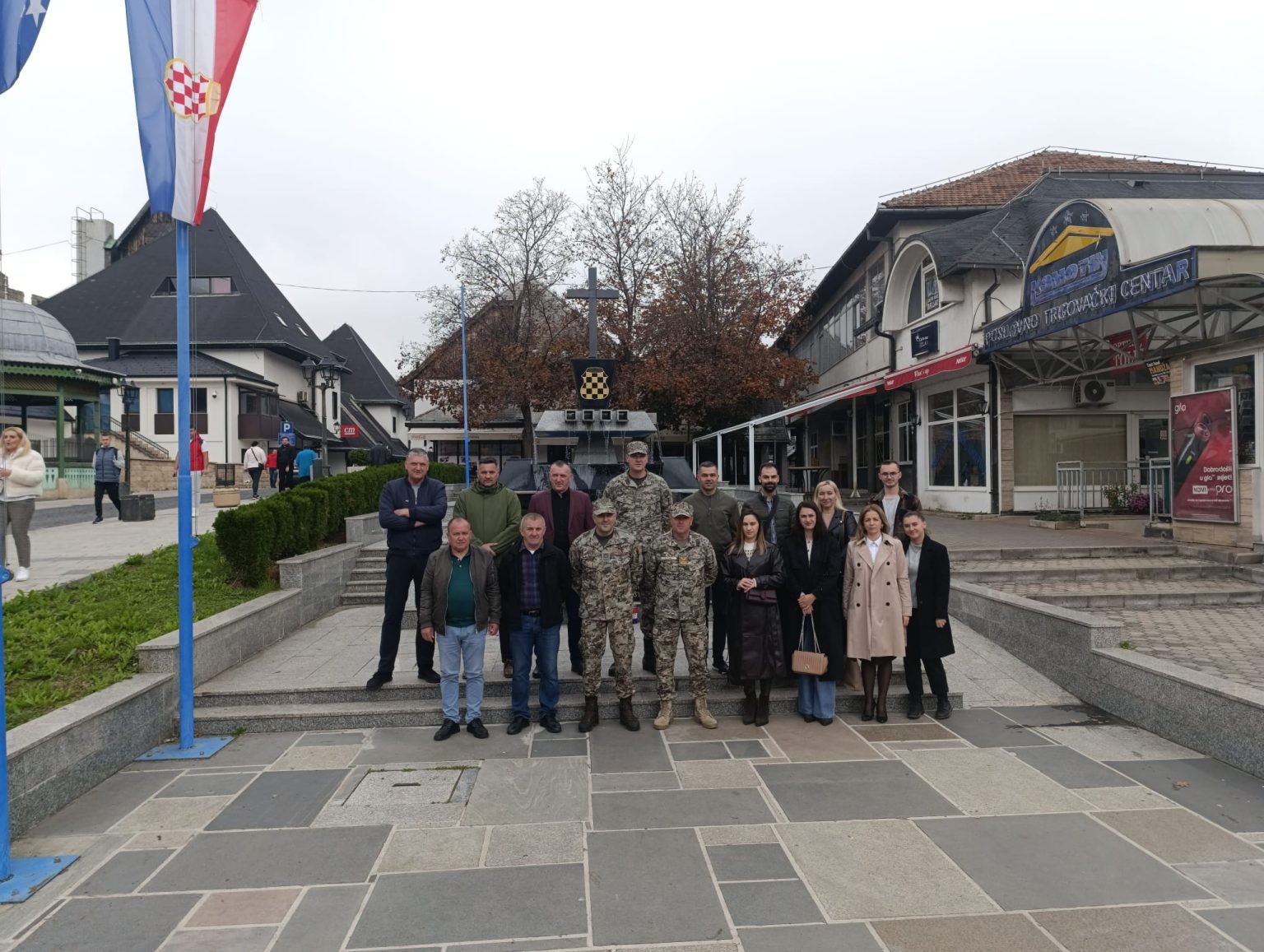 Položeni vijenci na središnje spomen obilježje braniteljima HVO Jajce