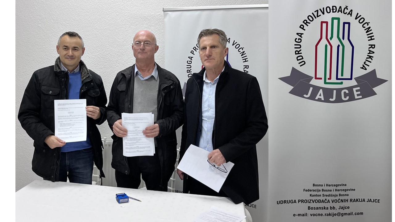Udruga proizvođača voćnih rakija Jajce uspostavlja suradnju sa dva fakulteta. Ocijenjeni uzorci voćnih rakija