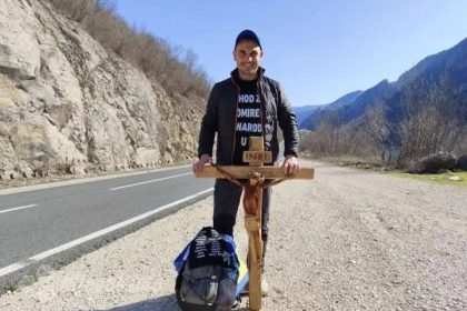 Josip Jelinić s križem pješači 1000 kilometara za pomirenje naroda u BiH