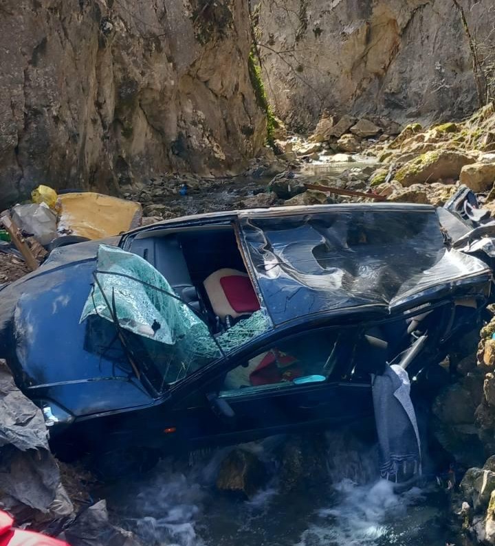 Tragedija u Bugojnu: Supružnici sletili niz provaliju, žena izgubila život