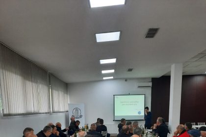 Jajce: Održano stručno predavanje proizvođačima voćnih rakija i pčelarima
