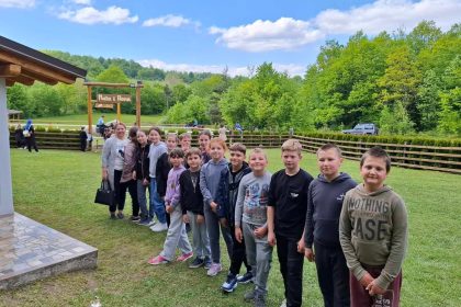 Jajački osnovci u posjeti konjičkom klubu “Šimin ranč”