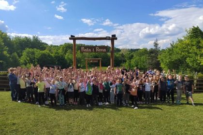 Učenici OŠ “13.rujan” u posjeti konjičkom klubu “Šimin ranč”