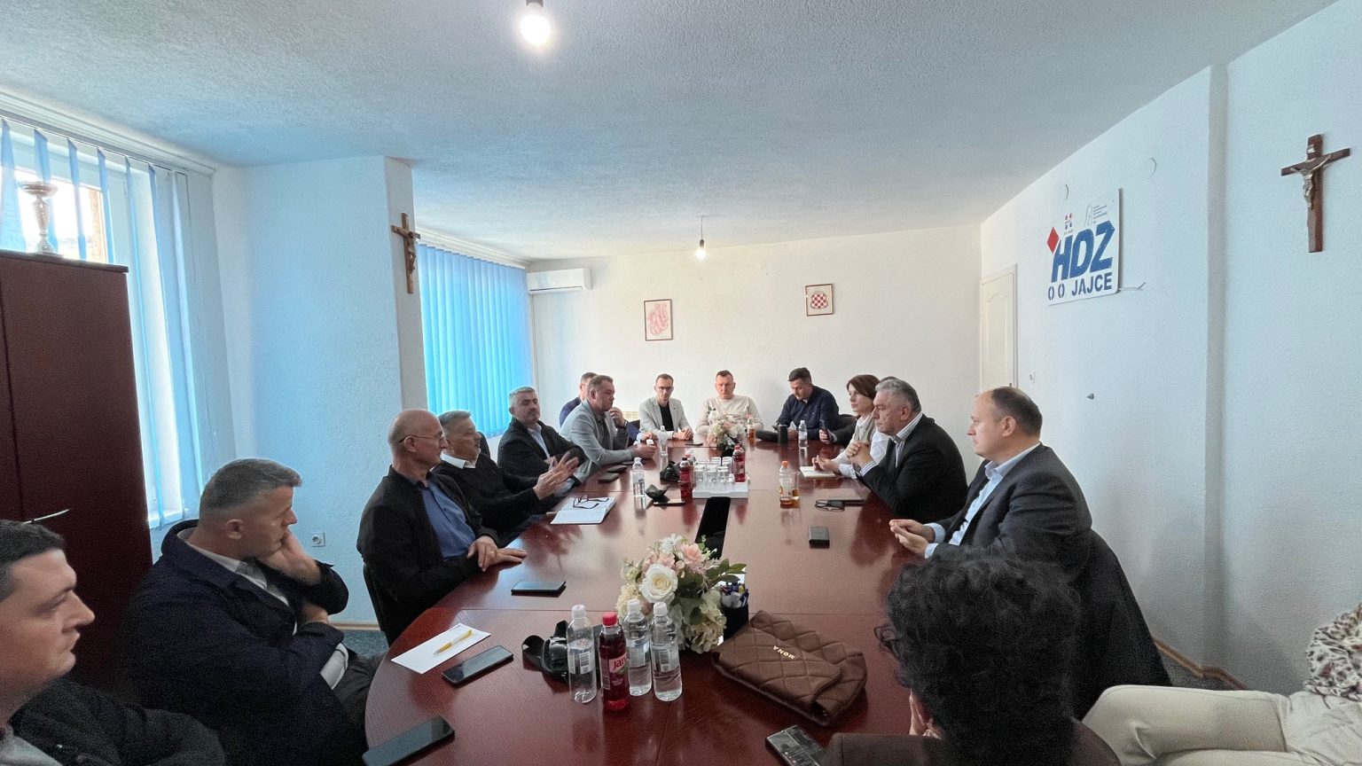 ŽO HDZ Središnja Bosna i ministri iz županijske Vlade u posjeti OO HDZ Jajce
