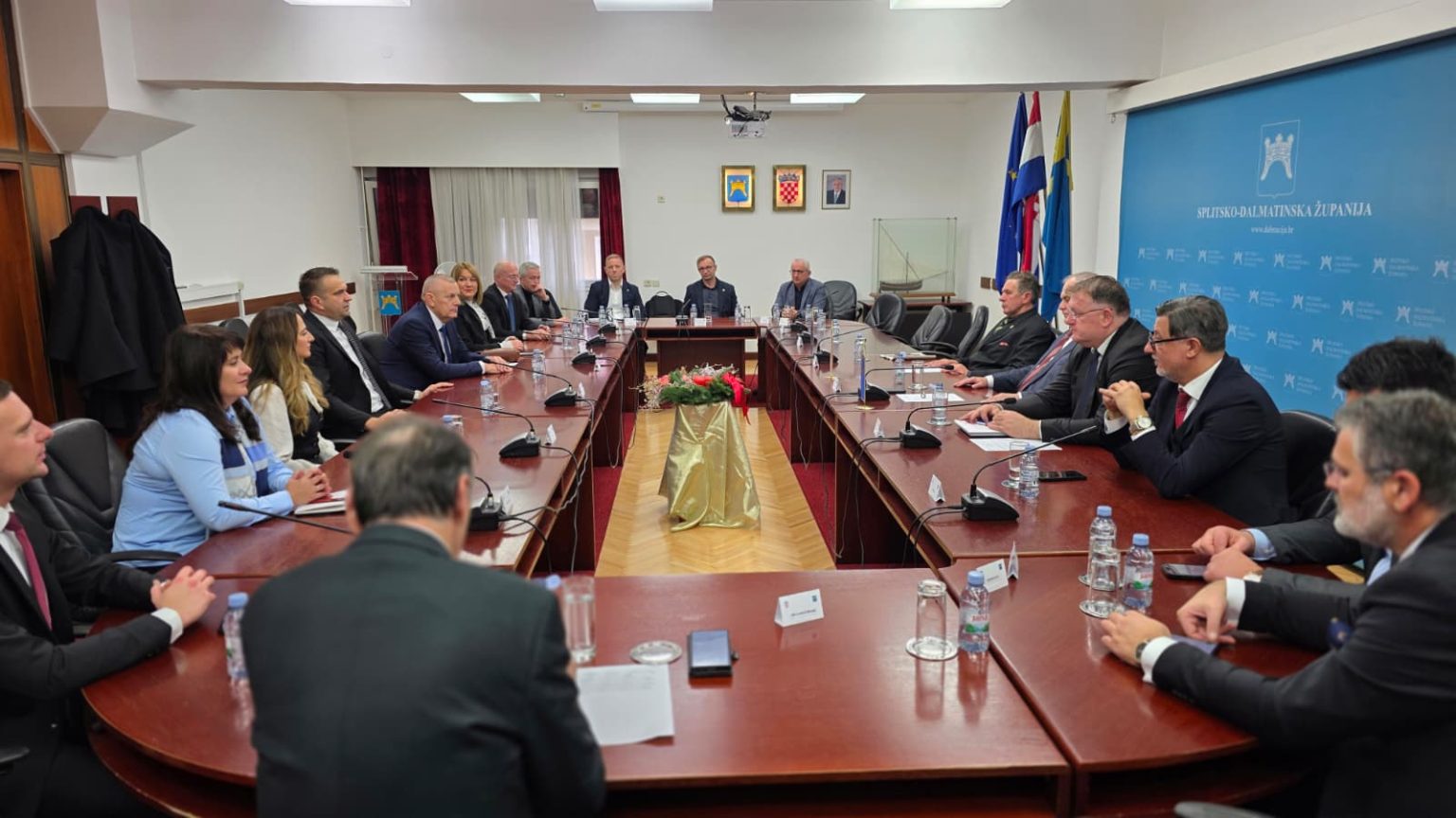 Izaslanstvo Sabora Središnje Bosne predvođeno Draženom Matišićem u posjetu Splitsko-dalmatinskoj županiji
