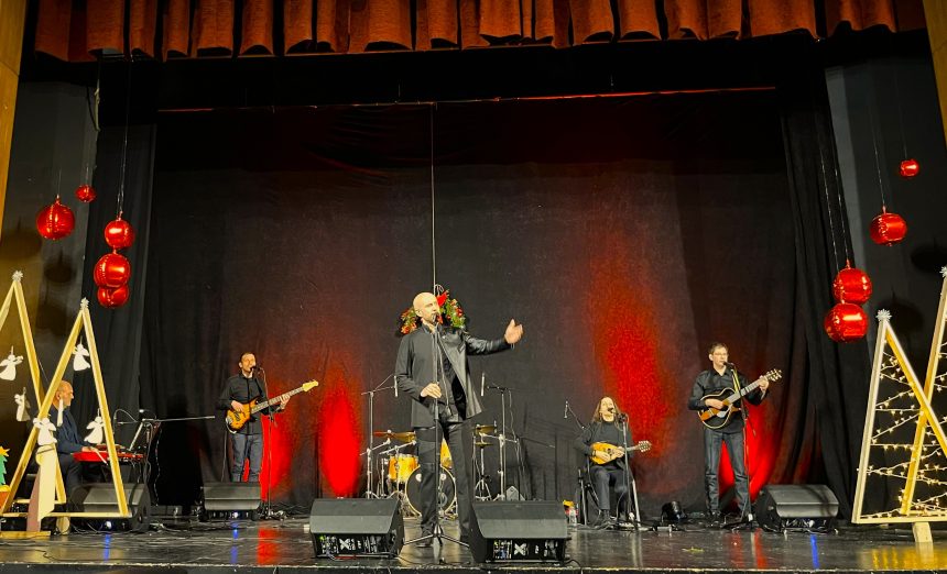 Marko Škugor napravio odličnu atmosferu na Božićnom koncertu u Jajcu