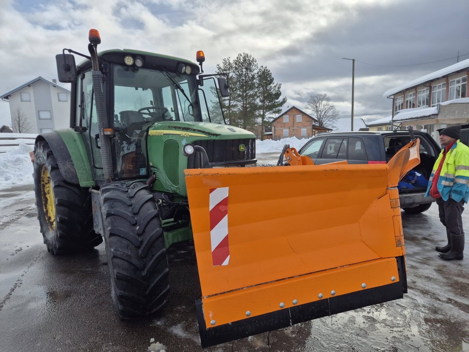 Općina Dobretići dobila traktor sa opremom za zimsko održavanje cesta