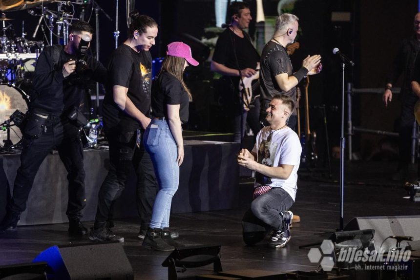 Jajčanin koji je zaprosio djevojku na Thompsonovom koncertu