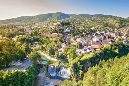 Čestitka povodov Dana općine Jajce načelnika Edina Hozana i predsjedatelja OV Jajce Josipa Topića