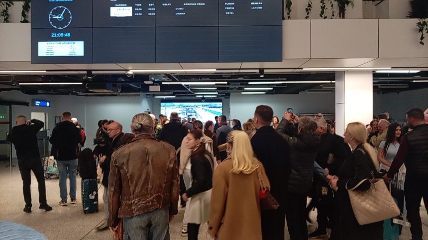 Prva grupa od 156 bh. državljana se vratila iz Dubaija. Država plaća 800 tisuća KM za njihovo izvlačenje