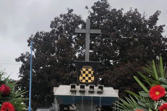 Jajce: Sveta misa za branitelje i polaganje vijenaca na spomenike hrvatskim braniteljima